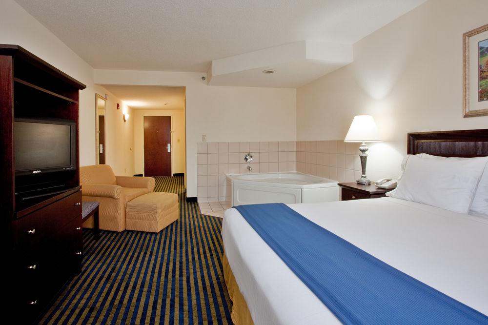 Holiday Inn Express & Suites Chesapeake, An Ihg Hotel Buitenkant foto