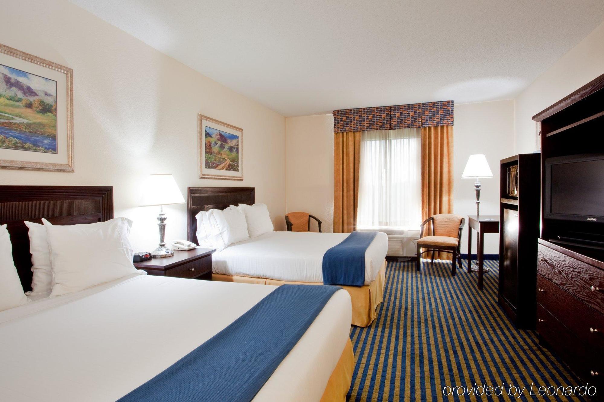 Holiday Inn Express & Suites Chesapeake, An Ihg Hotel Buitenkant foto