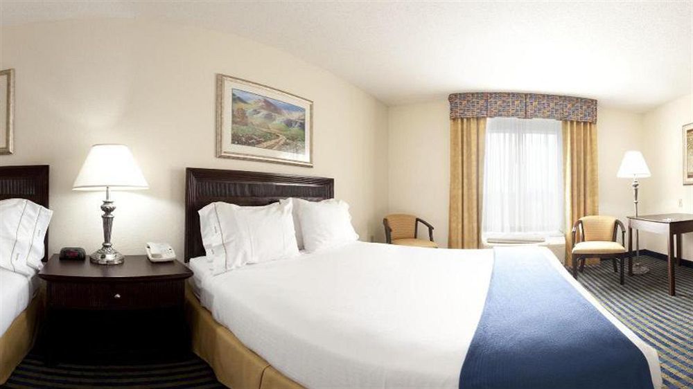 Holiday Inn Express & Suites Chesapeake, An Ihg Hotel Buitenkant foto